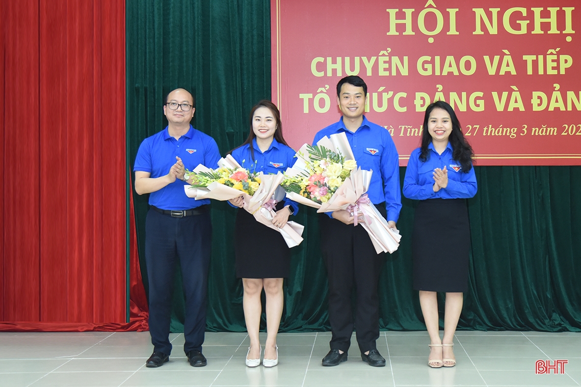 Chuyển giao 2 tổ chức cơ sở đảng chi nhánh Hà Tĩnh về trực thuộc Đảng bộ Vietcombank