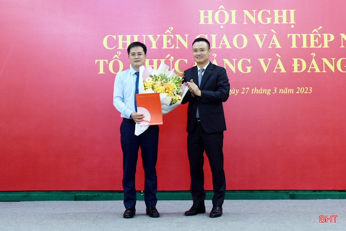 Công bố quyết định chuyển giao Đảng bộ VietinBank Chi nhánh Hà Tĩnh