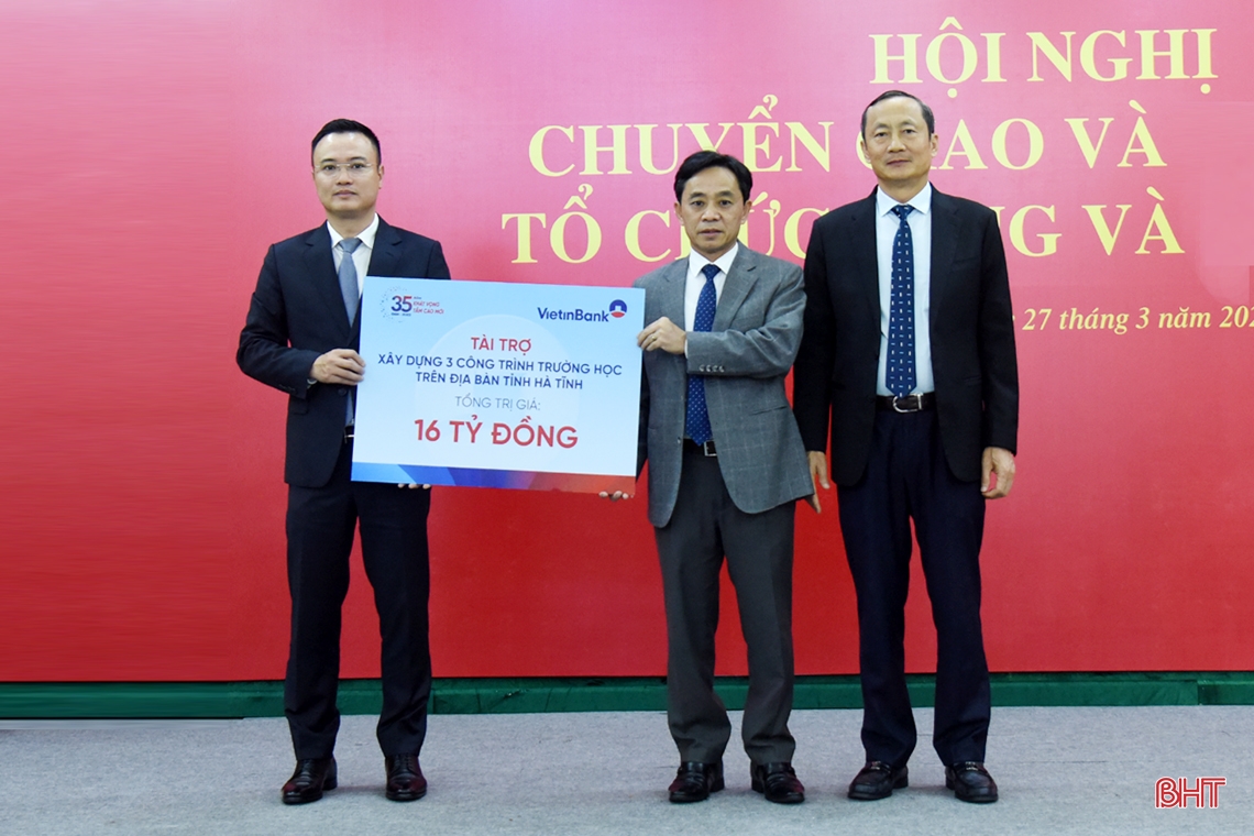 Công bố quyết định chuyển giao Đảng bộ VietinBank Chi nhánh Hà Tĩnh