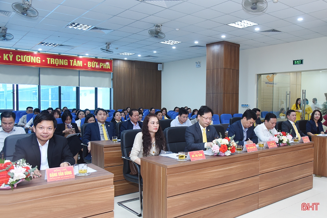 Bưu điện Hà Tĩnh “Vượt thách thức - xây tương lai”