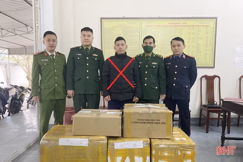 Khởi tố nhóm đối tượng buôn bán, tàng trữ pháo với khối lượng lớn