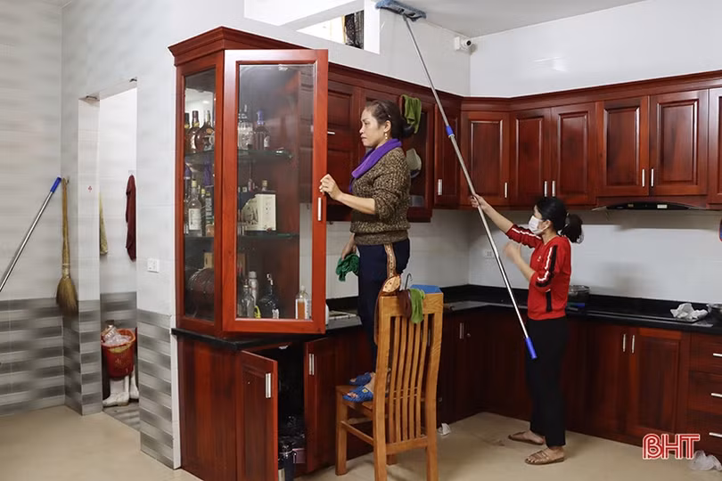 Dịch vụ dọn nhà “chạy show” từ sáng sớm đến đêm khuya