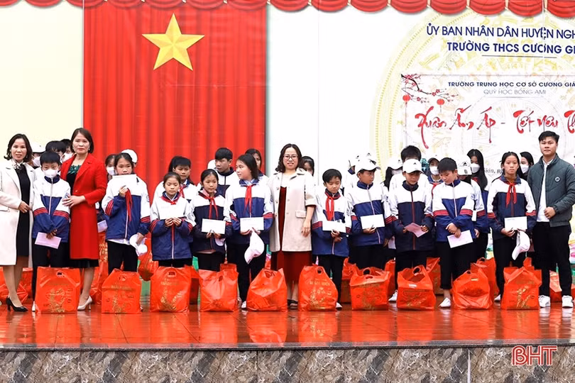 “Giúp đỡ người khác, niềm vui và hạnh phúc sẽ đến với mình ”