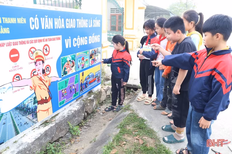 Gắn 139 pano tuyên truyền pháp luật ở Hương Sơn