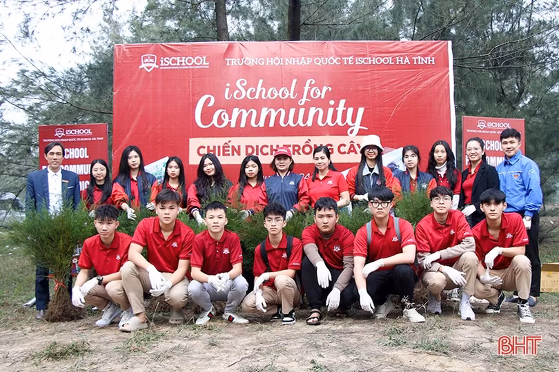 Học sinh iSchool Hà Tĩnh tham gia chiến dịch trồng cây xanh bảo vệ môi trường