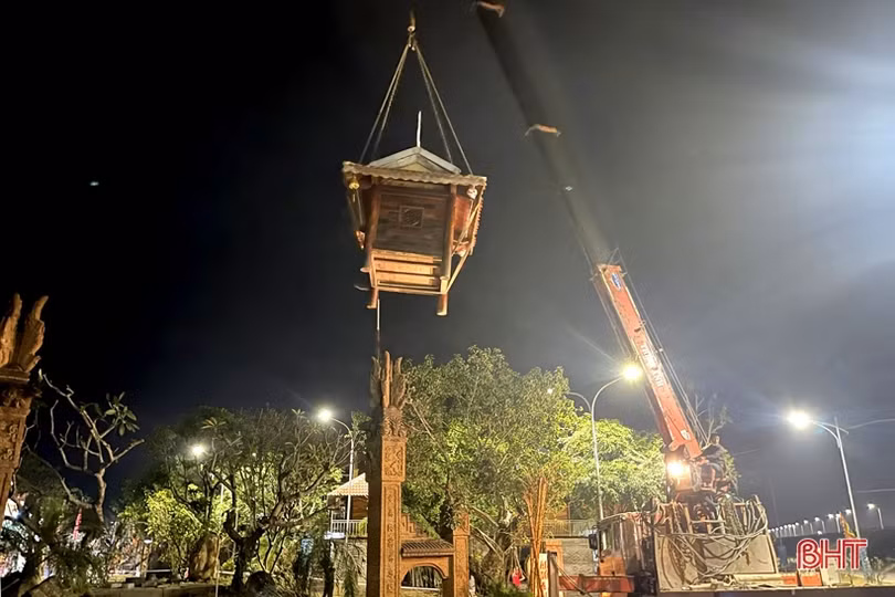 Bờ sông phía ngoài cống Trung Lương tiếp tục sạt lở nghiêm trọng