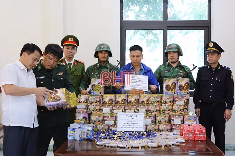 Bắt lái xe vận chuyển lượng lớn đạn, pháo hoa nổ qua biên giới Hà Tĩnh