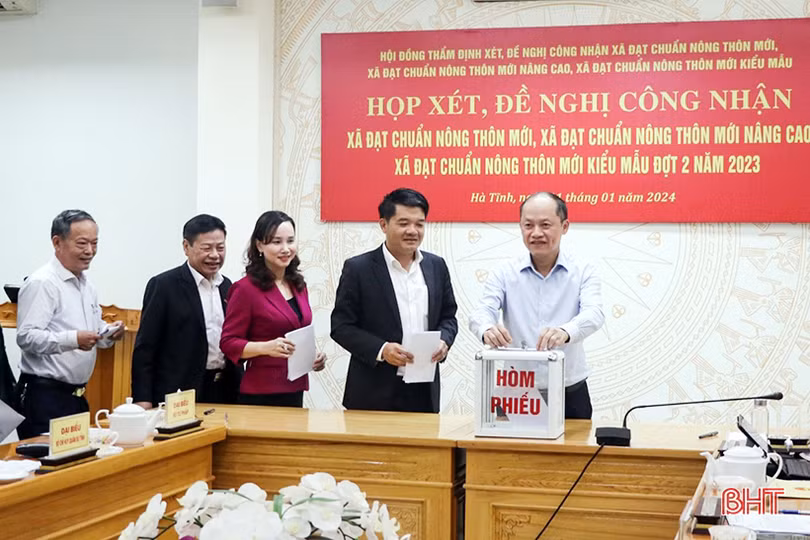 Đề nghị công nhận 7 xã đạt chuẩn các loại hình NTM ở Hà Tĩnh
