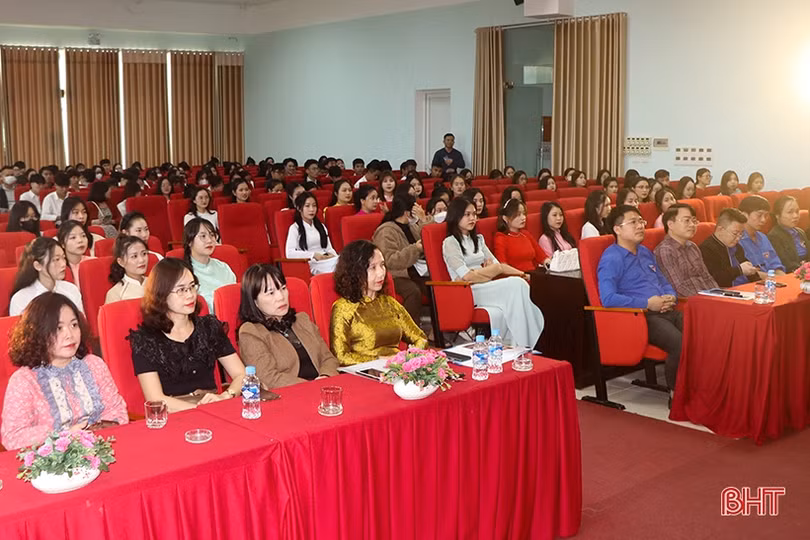 Đại học Hà Tĩnh tuyên dương 88 gương mặt “Sao tháng Giêng”, “Sinh viên 5 tốt” và “Học sinh 3 tốt”