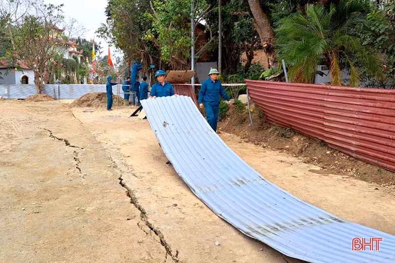 Cấp bách xử lý sạt lở bờ sông phía ngoài cống Trung Lương