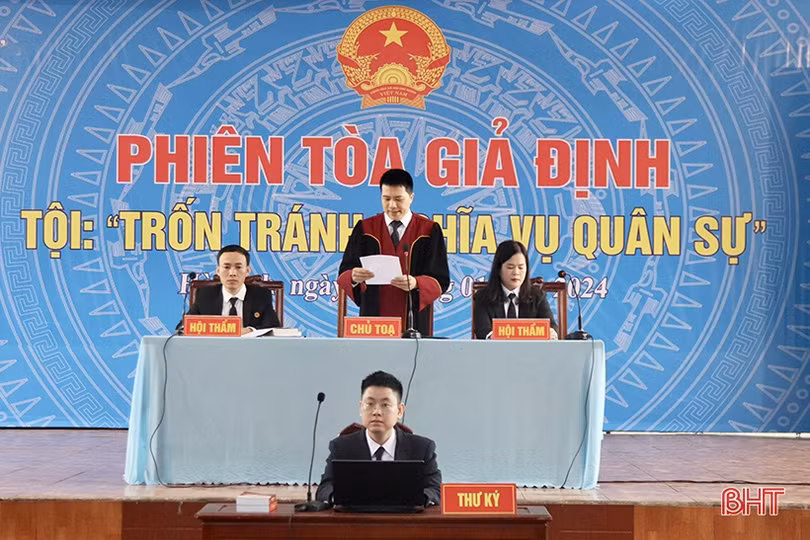 Hơn 1.000 thanh niên tham gia phiên tòa giả định về trốn nghĩa vụ quân sự