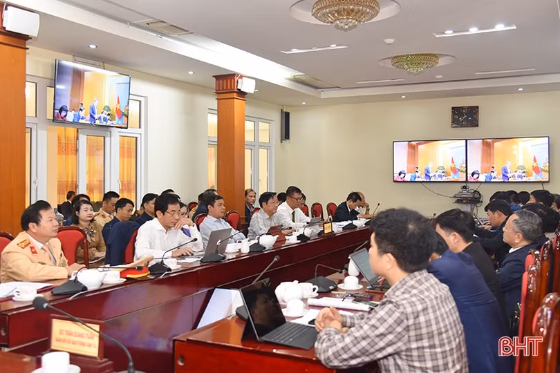 Hà Tĩnh cùng cả nước tăng cường đảm bảo trật tự an toàn giao thông