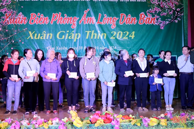 Bí thư Tỉnh ủy tham dự chương trình Xuân biên phòng ấm lòng dân bản 