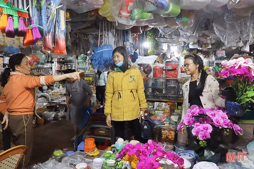Buôn bán ế ẩm, tiểu thương chợ lớn nhất Hà Tĩnh dè dặt nhập hàng tết