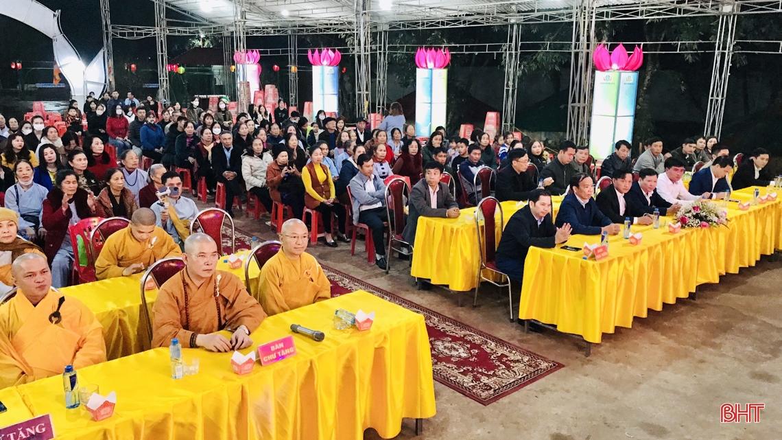 Lễ cầu sức khỏe, thả đèn hoa đăng trên sông Ngàn Phố