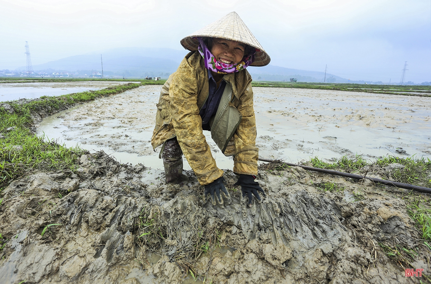 Nông dân Hà Tĩnh: Rộn ràng đồng ruộng vào vụ xuân