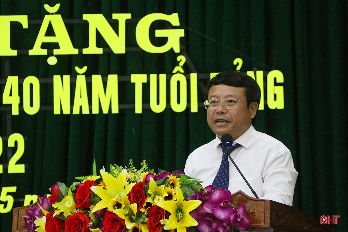133 đảng viên ở TP Hà Tĩnh nhận Huy hiệu Đảng dịp sinh nhật Bác
