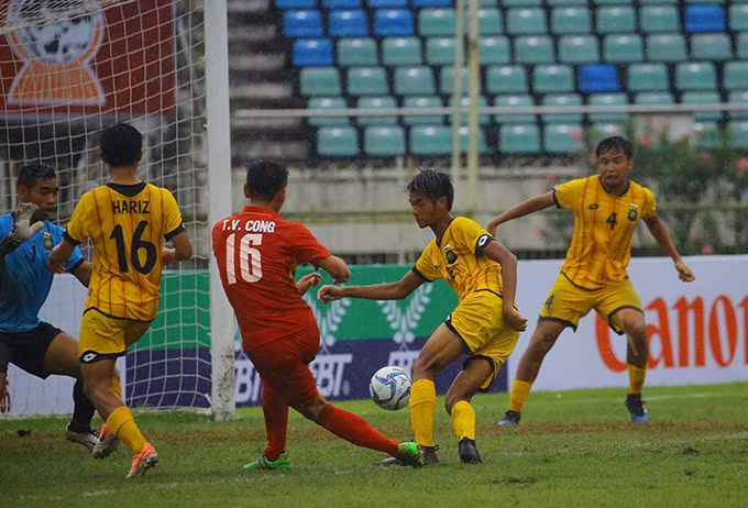 u18 viet nam da dang tan cong nen co mua ban thang