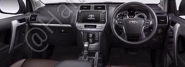 lan dau bat gap toyota land cruiser prado 2018 tren duong pho