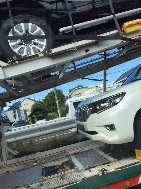 lan dau bat gap toyota land cruiser prado 2018 tren duong pho