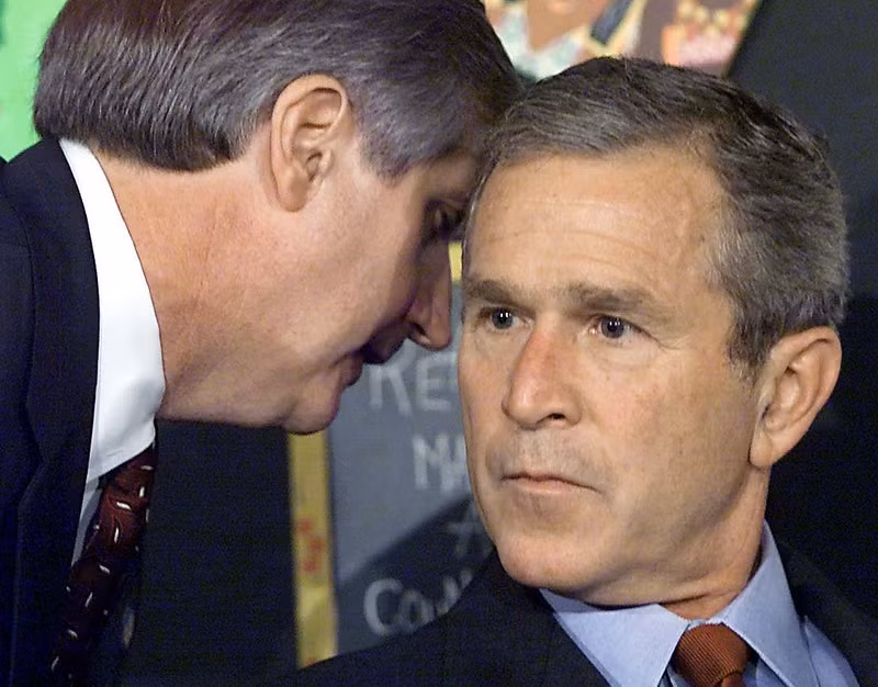 Khuôn mặt sững sờ của ông Bush. Ảnh: Getty. 11 9 2001 va khoanh khac thay doi nuoc my mai mai
