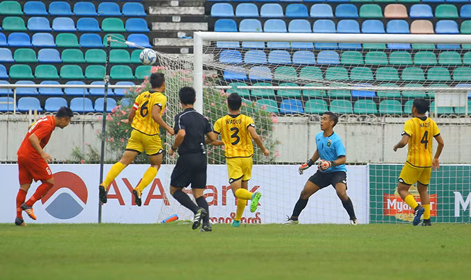 u18 viet nam da dang tan cong nen co mua ban thang