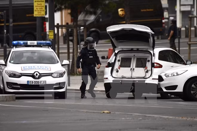 them nhieu vat lieu dung de che tao bom duoc phat hien o ngoai o paris