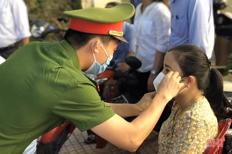 Người dân Hà Tĩnh đồng loạt đi xét nghiệm Covid-19 mở rộng từ nguồn xã hội hóa của doanh nghiệp