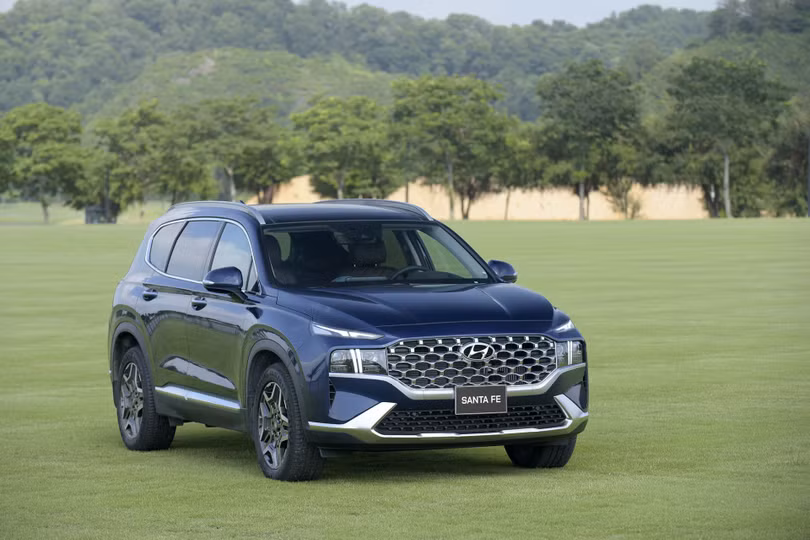 Hyundai Santa Fe thế hệ trước đang được giảm giá lên tới trăm triệu đồng