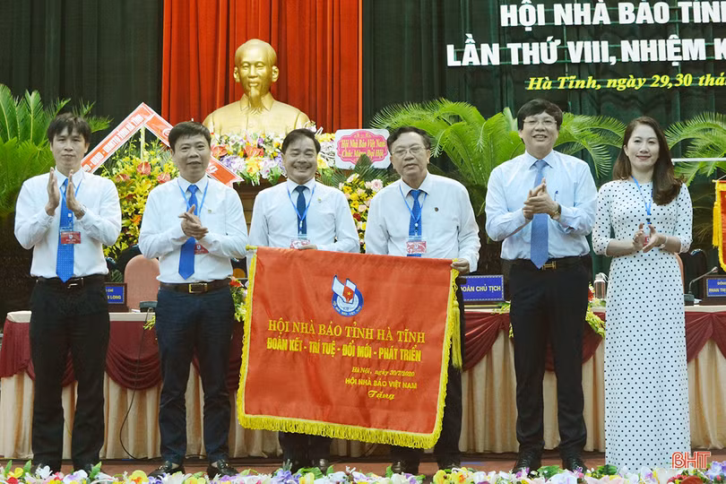 Nền báo chí nhân văn dựa trên nền tảng pháp luật và đạo đức