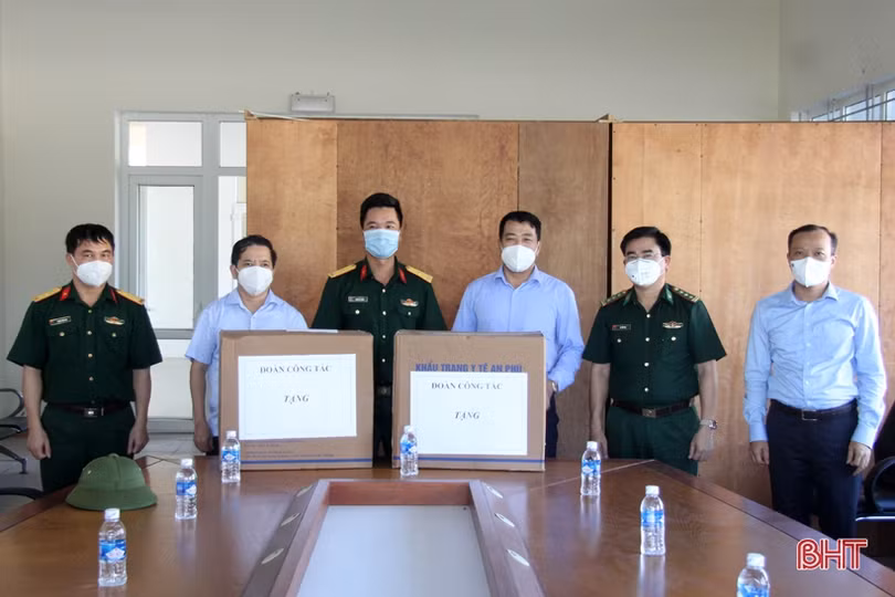 Phó Chủ tịch Thường trực HĐND tỉnh động viên lực lượng chống dịch ở Hương Sơn