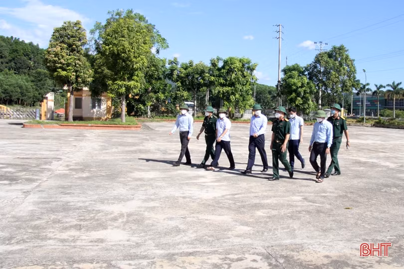Phó Chủ tịch Thường trực HĐND tỉnh động viên lực lượng chống dịch ở Hương Sơn