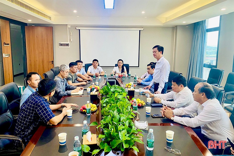 Phó Chủ tịch UBND tỉnh Trần Báu Hà tại buổi làm việc với Công ty Hồ Nam Tengchi.