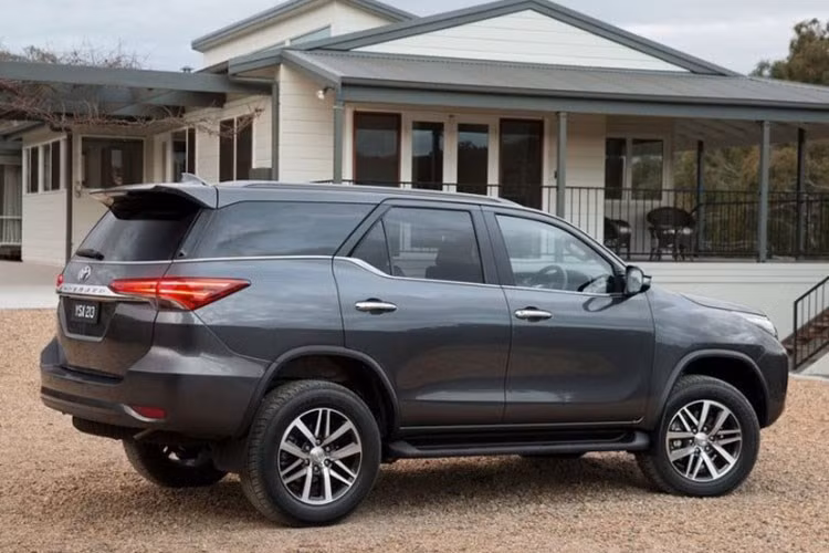 toyota fortuner the he moi chot gia gan 1 ty dong