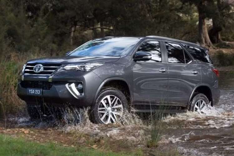 toyota fortuner the he moi chot gia gan 1 ty dong