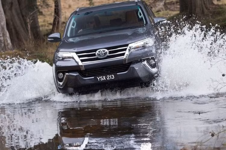 toyota fortuner the he moi chot gia gan 1 ty dong
