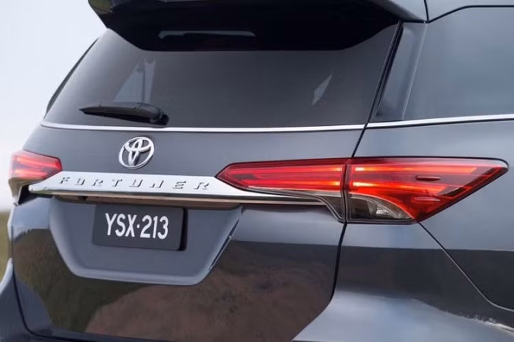 toyota fortuner the he moi chot gia gan 1 ty dong