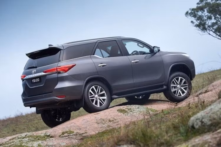 toyota fortuner the he moi chot gia gan 1 ty dong