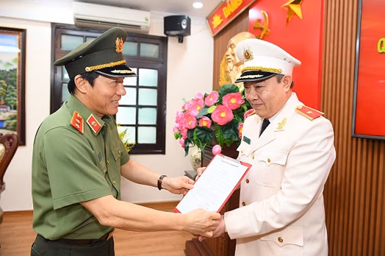 Bộ Công an bổ nhiệm gần 20 chức danh lãnh đạo