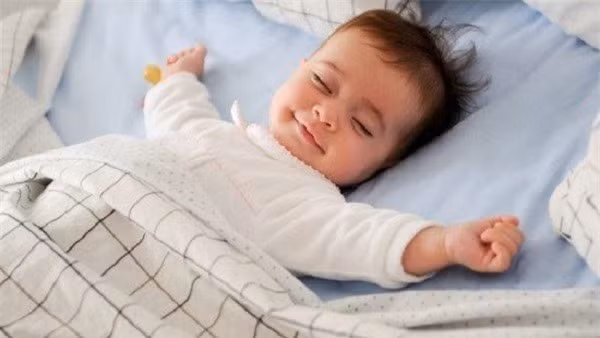 Khi cho trẻ nằm phòng điều hòa, mẹ cần tuyệt đối tuân thủ 5 nguyên tắc này
