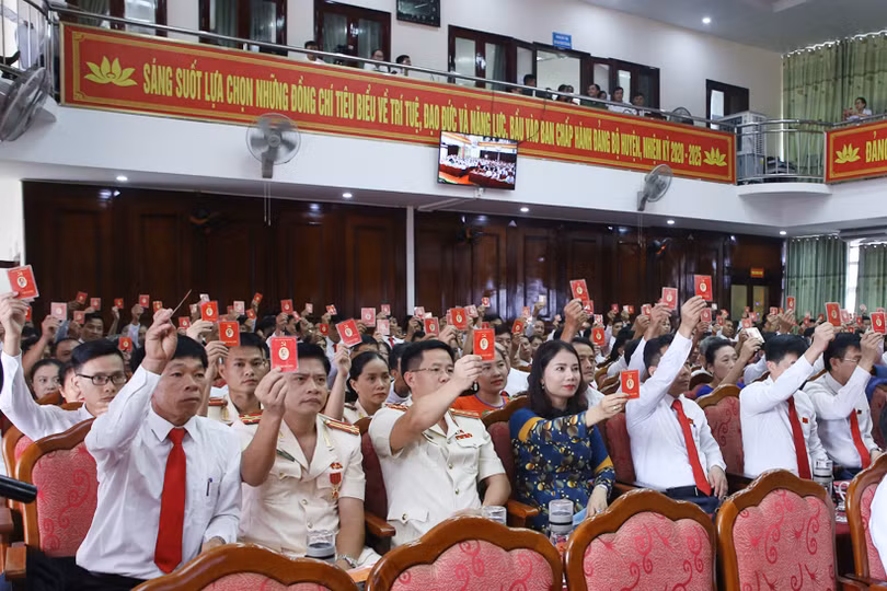 Ra mắt 39 Ủy viên Ban Chấp hành Đảng bộ huyện Thạch Hà nhiệm kỳ 2020 - 2025