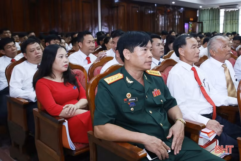 Khai mạc trọng thể đại hội đảng bộ cấp huyện đầu tiên ở Hà Tĩnh