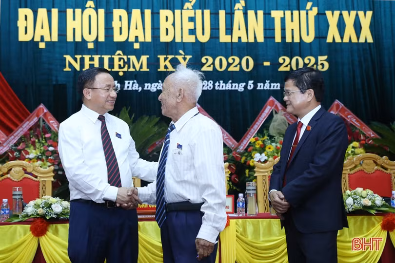 Khai mạc trọng thể đại hội đảng bộ cấp huyện đầu tiên ở Hà Tĩnh