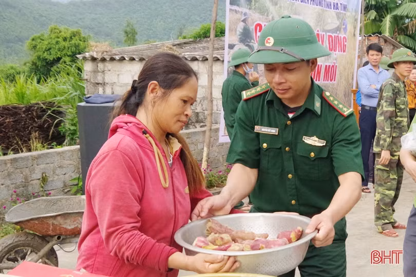 Bộ đội Biên phòng Hà Tĩnh ra quân giúp xã Kỳ Nam xây dựng nông thôn mới