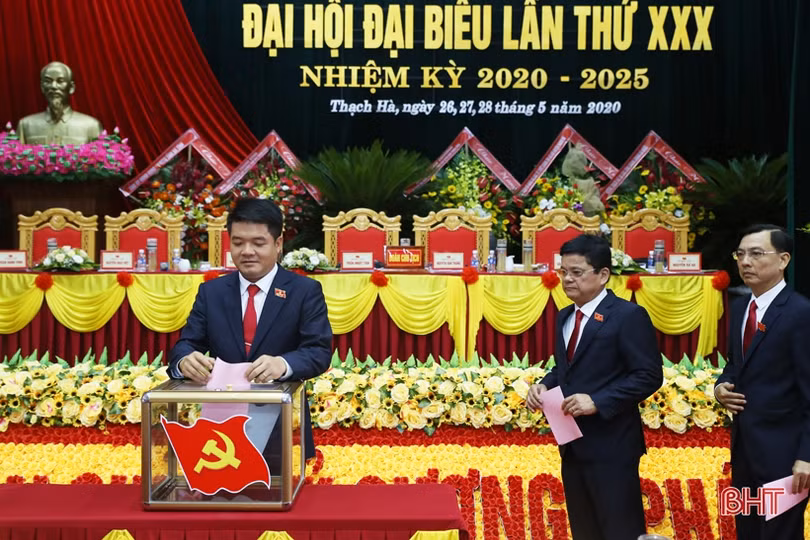 Ra mắt 39 Ủy viên Ban Chấp hành Đảng bộ huyện Thạch Hà nhiệm kỳ 2020 - 2025