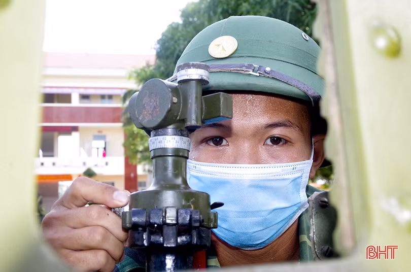 Lực lượng dự bị động viên Hà Tĩnh say sưa trên thao trường huấn luyện pháo D-44 85 mm