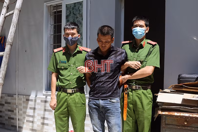 Hà Tĩnh: Bắt đối tượng vận chuyển 1kg ma túy đá trên đường đi tiêu thụ