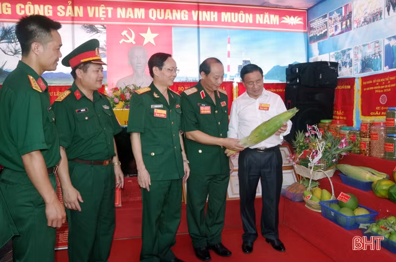 Bộ Tư lệnh Quân khu 4 tuyên dương 2 tập thể, 5 cá nhân lực lượng vũ trang Hà Tĩnh
