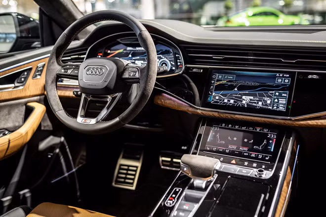 Audi Q8 “khoác áo” đặc biệt, nội thất siêu sang