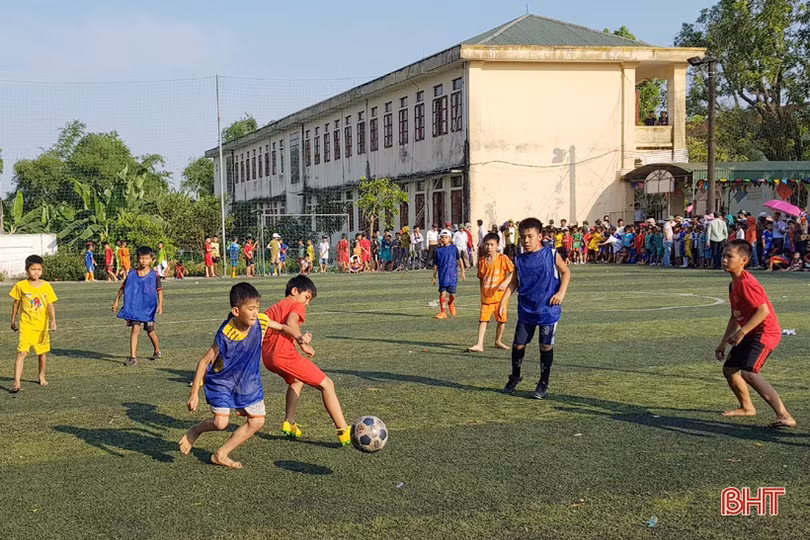 Sân chơi bóng đá cuốn hút thiếu niên - nhi đồng Hà Tĩnh